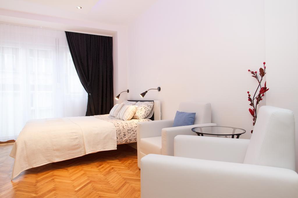 Stay In Apartments Белград Екстериор снимка