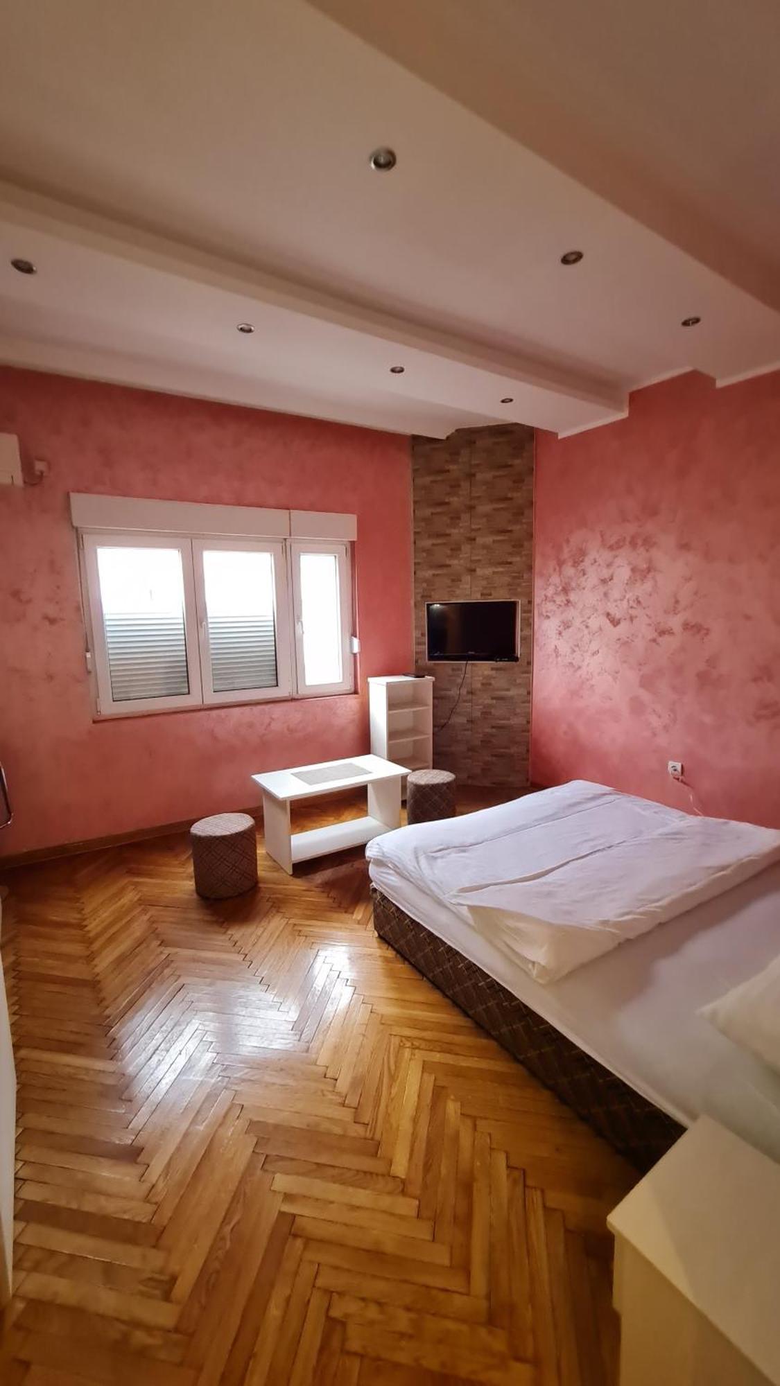 Stay In Apartments Белград Стая снимка